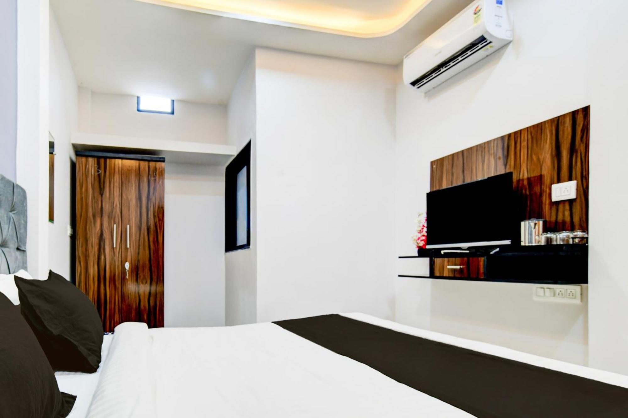 Super Hotel O D.V Near Medanta Hospital Indaur Kültér fotó