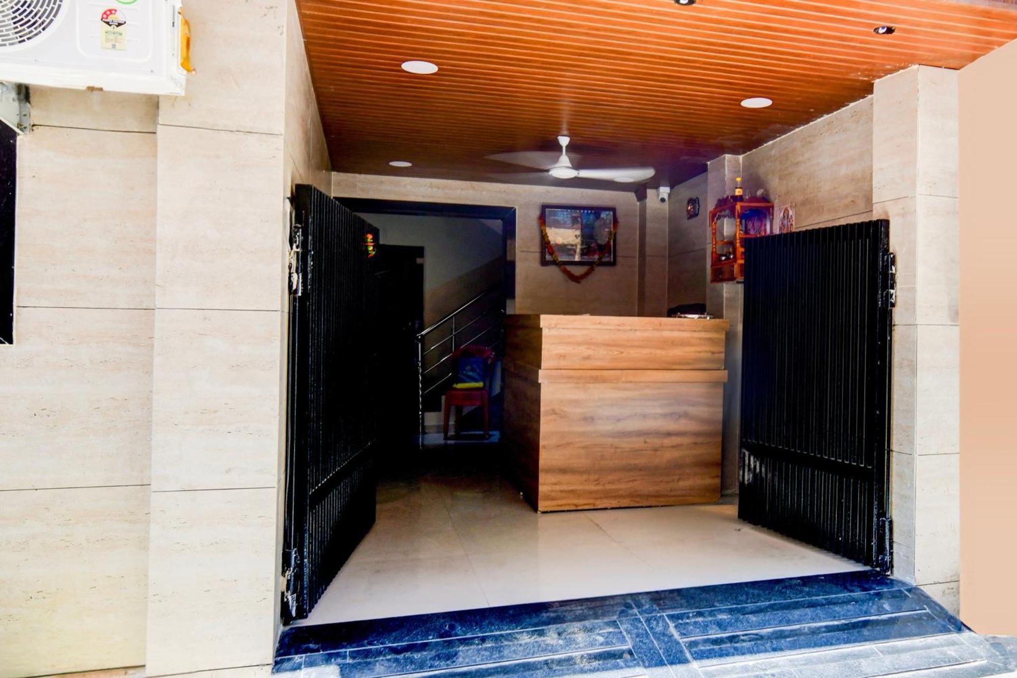 Super Hotel O D.V Near Medanta Hospital Indaur Kültér fotó