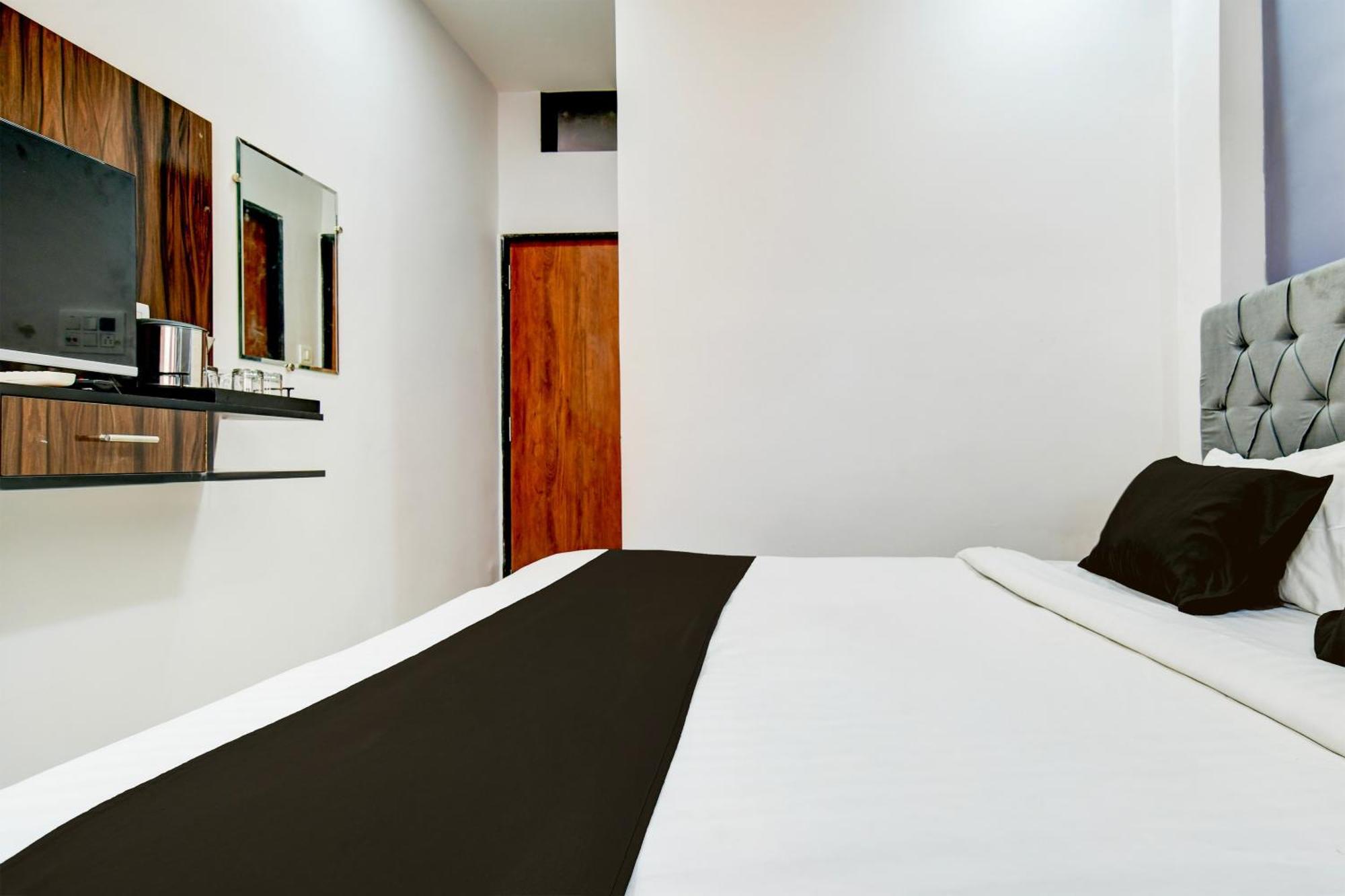 Super Hotel O D.V Near Medanta Hospital Indaur Kültér fotó