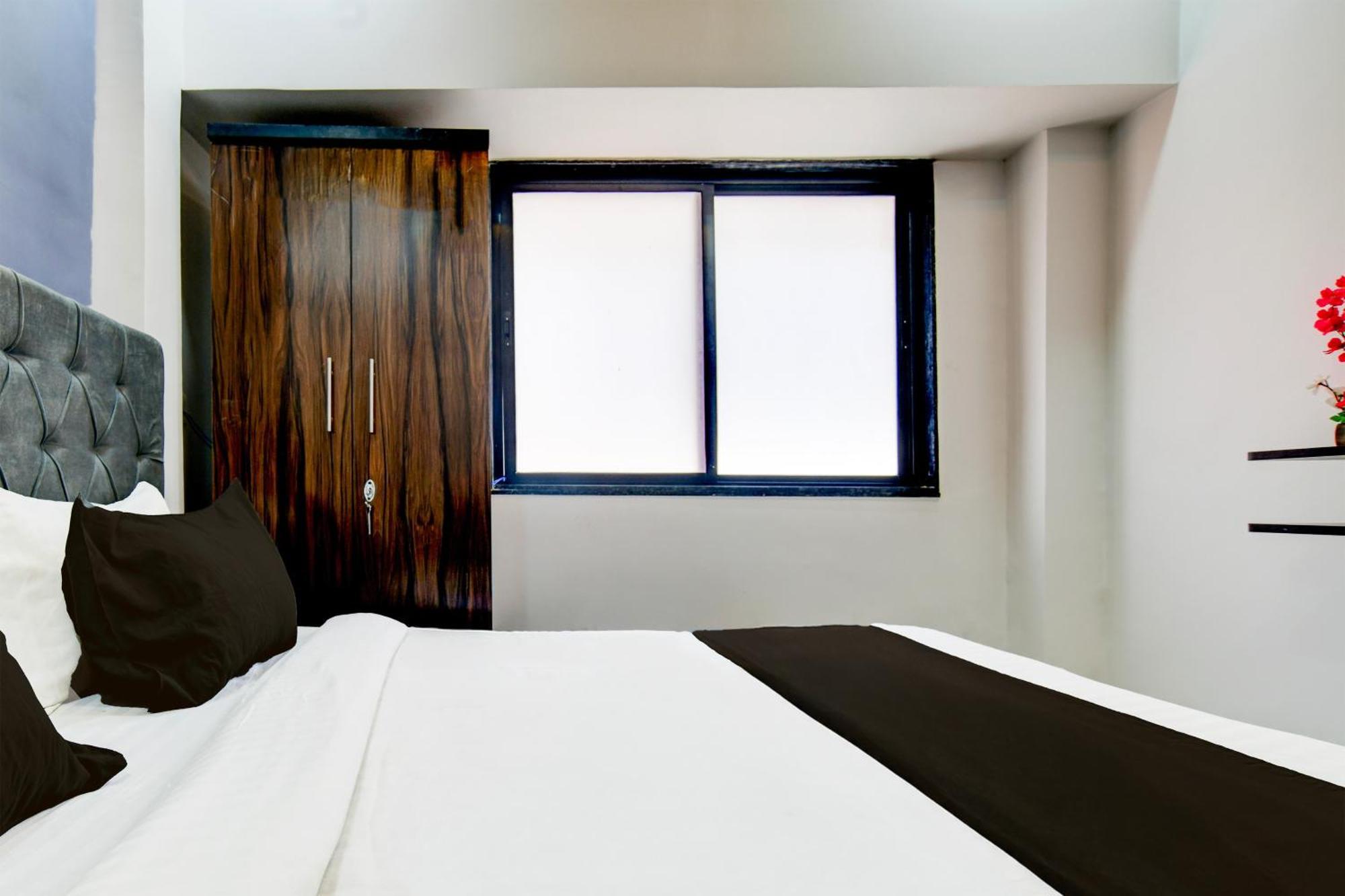 Super Hotel O D.V Near Medanta Hospital Indaur Kültér fotó